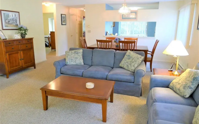 10 Gray - 2 Bedroom Condo