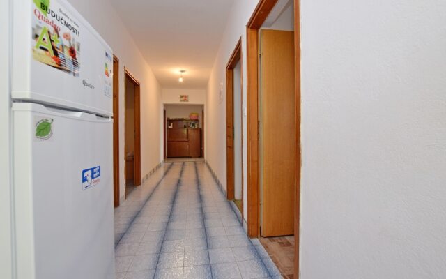 Apartment and Rooms Mila