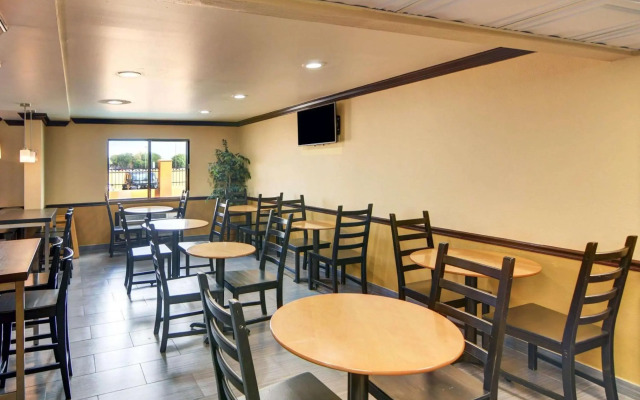 Quality Inn DFW Airport North