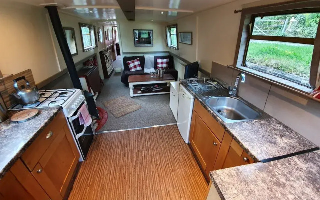 The Cru Houseboats
