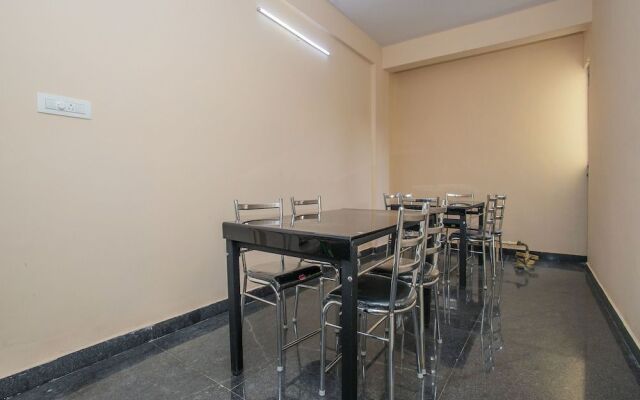 Oyo 18265 Golden Keys