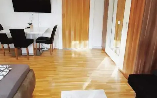 Affordable 2BR Apt Near Enkplatz U3