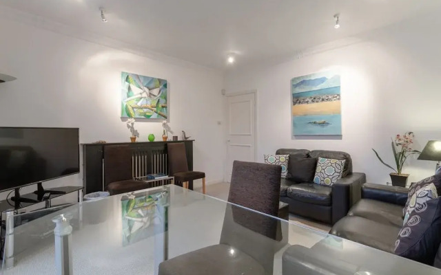 2 Bedroom Flat With Balcony In Chelsea
