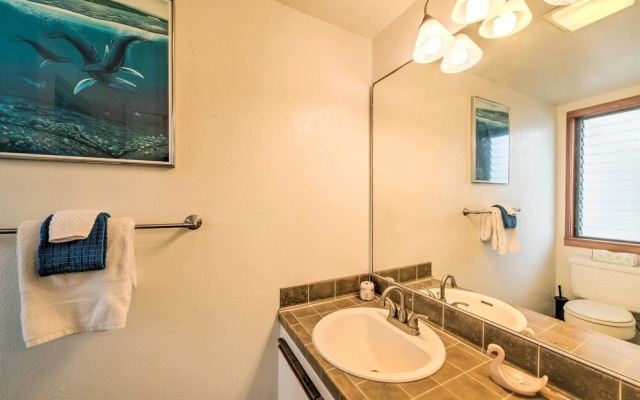 Oceanfront Kailua-kona Townhome w/ Pool & Views!