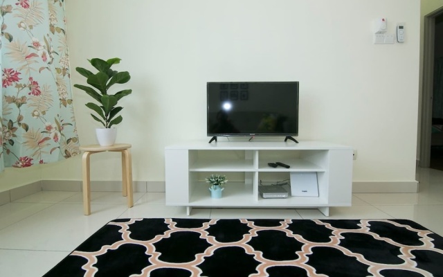 Bright & Colorful 2BR in the City Centre – Guest Rooms – Kuala Lumpur