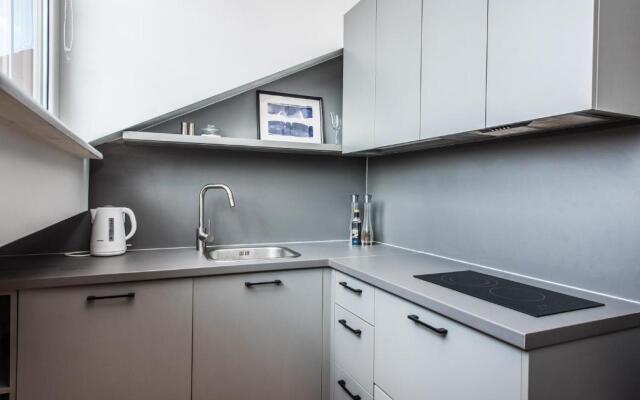 Bright&Stylish, Self Check-in, Centrally Located, by Cohost