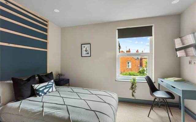 Room 5 25 Meriden Street