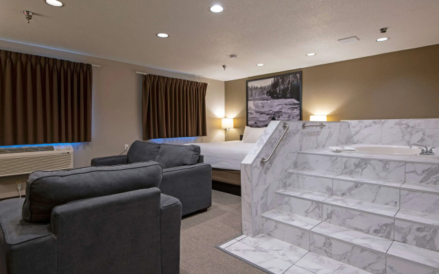 Super 8 by Wyndham Kamloops On The Hill