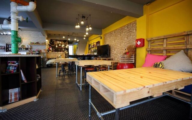 Hive Backpackers