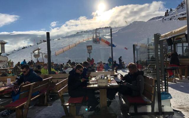 Riverside Ski Apartment