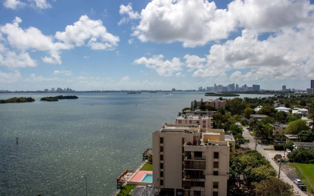 Mare Azur Miami Luxury Apartments by Grand Bay