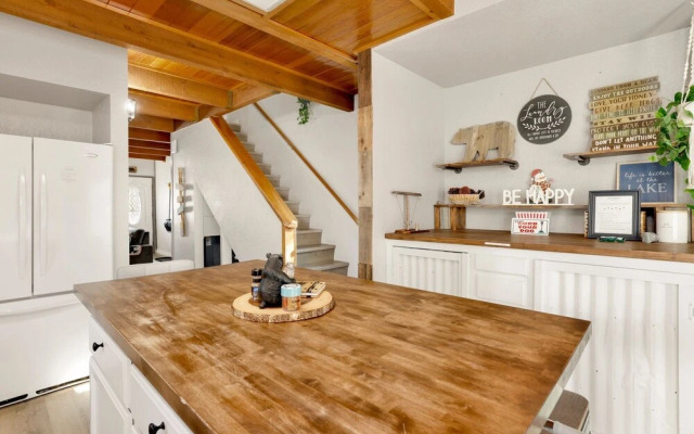 JAY Bird Landing Escape #2308