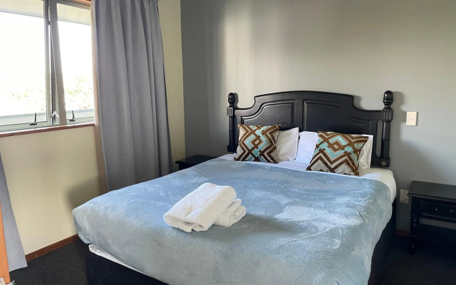 Central Park Motor Lodge – Guest Rooms – Christchurch