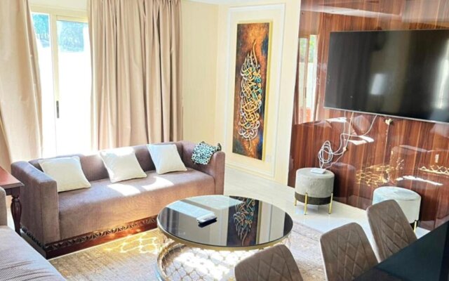 Al Hamra 4-Bedroom Luxury Villa Golf View