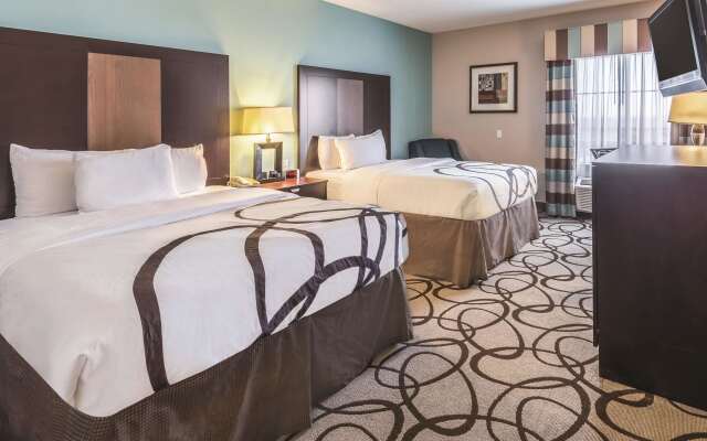 La Quinta Inn & Suites by Wyndham Fort Worth - Lake Worth