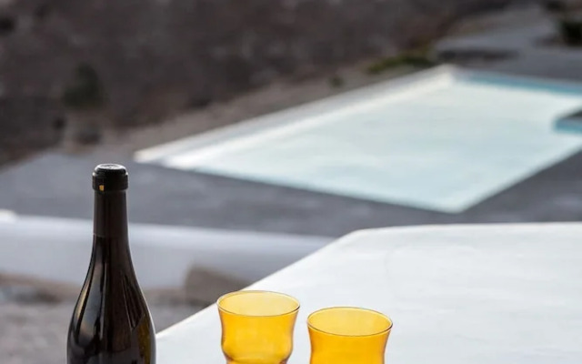 Sleeps8-parking-garden-pool-sunsets-barbeque