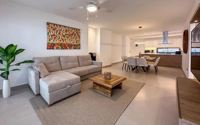 Gorgeous 2 BR Luxury Apartment