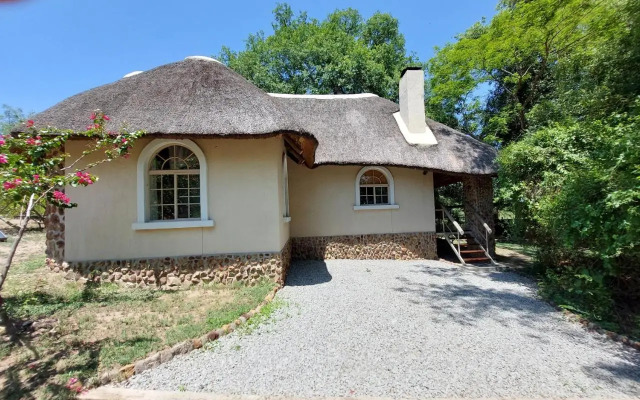 Mobola Lodge