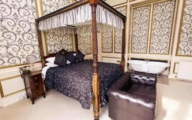 The Old Lodge