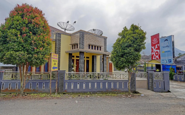 OYO 90504 Rizky Homestay Syariah Palutungan Kuningan