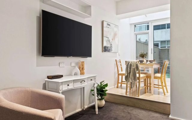 A Cozy CBD Studio Near Melbourne Central – Guest Rooms – Melbourne