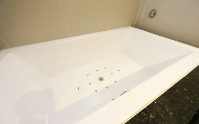 Changwon Jinhae Lewis Hotel