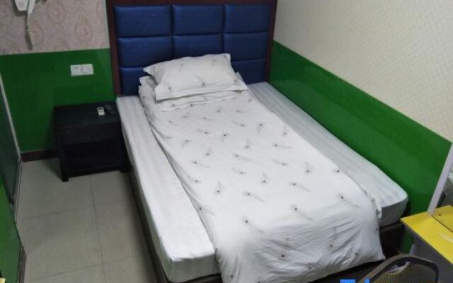 Yuebin Chain Hotel (Songjiang University Town)