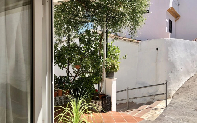 Charming 3-bed House in Guaro, Málaga
