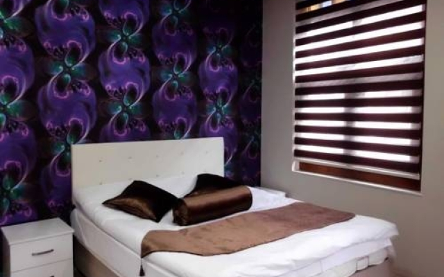 Leonard Abraham Residence