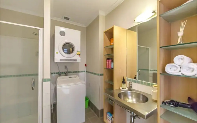 1BR Sub-Penthouse - Panoramic Views