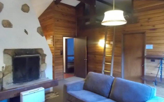 Retro 2 Bedroom Apartment