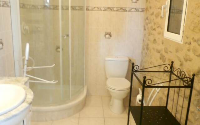 Villa With 3 Bedrooms in La Tour-d'aigues, With Private Pool, Furnished Garden and Wifi