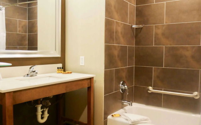 La Quinta Inn and Suites by Wyndham Tulsa Downtown - Route 66