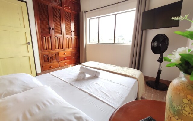 Hostal Colors - Hostel