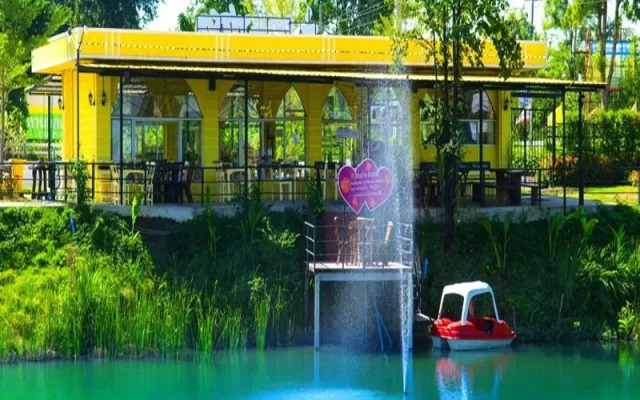 River and Flowers Resort