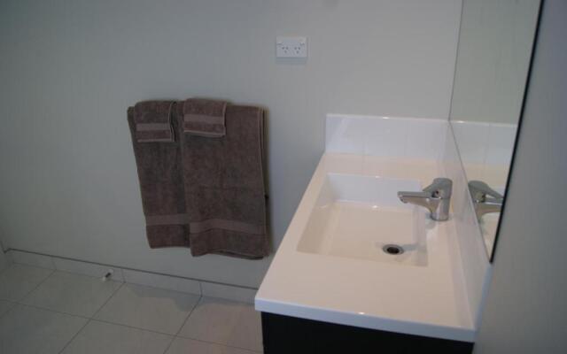 Waihi Beach Getaway-Studio, Ensuite & Private Deck