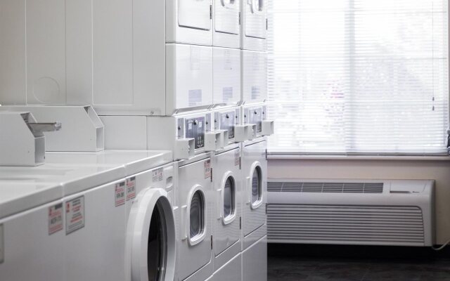 WoodSpring Suites Kansas City Lenexa