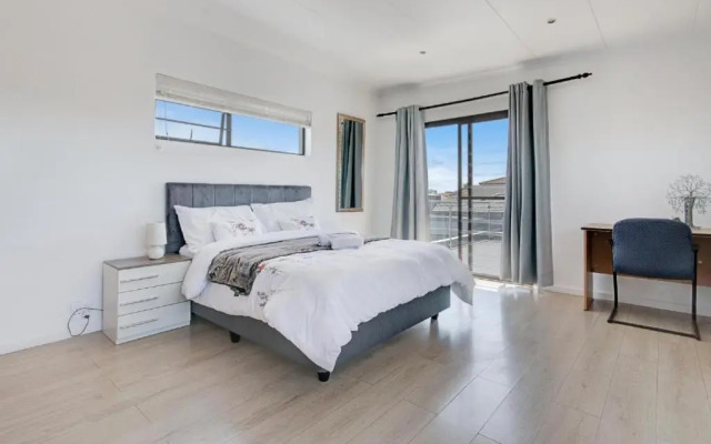 Spacious 4 bedroom hideout sanctuary with pool