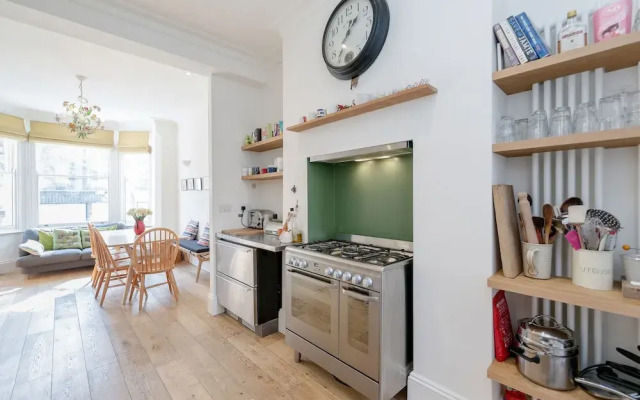 Vauxhall Oasis - 3 Bed House by BaseToGo