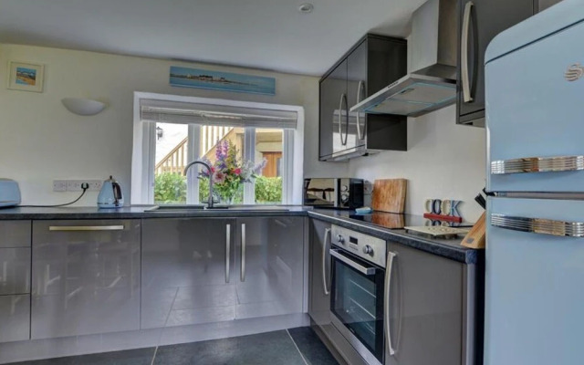 Comfortable Holiday Home in Croyde with Hot Tub