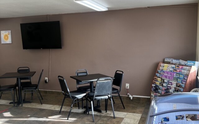 GuestHouse Inn & Suites Montesano