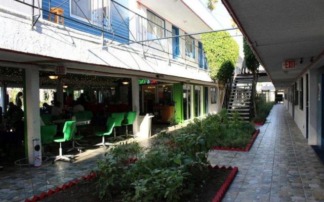 Tradewinds All Suite Hotel