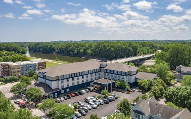 Norwood Inn & Suites