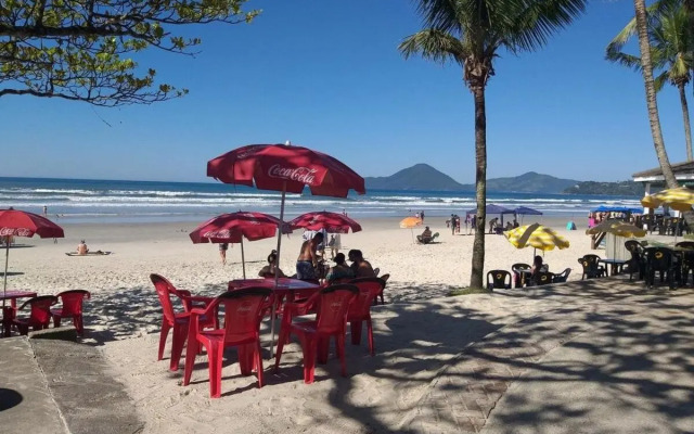 Apartamento com piscina e churrasqueira em Ubatuba
