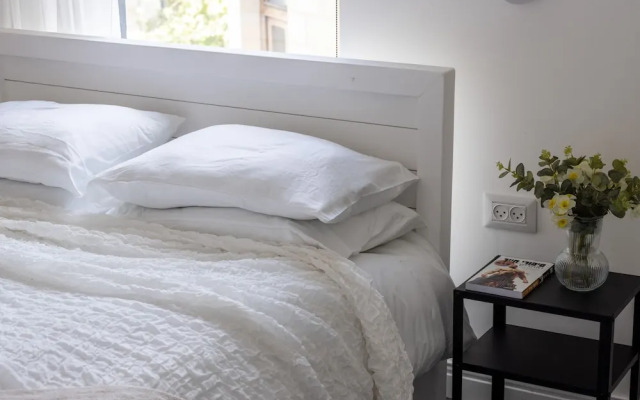 Old Charm & Modern Meets by Sea N' Rent