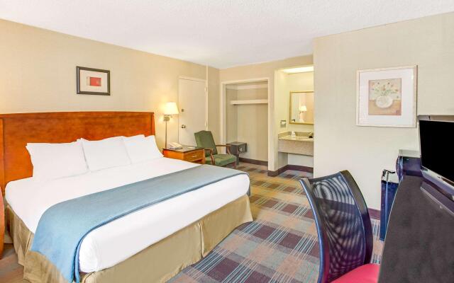 Travelodge by Wyndham Silver Spring