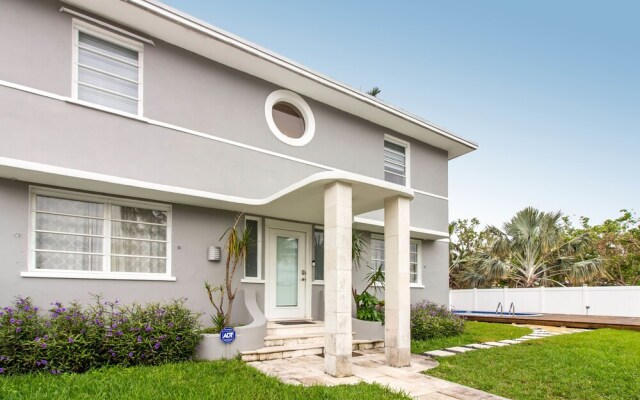 Villa Royal Luxury House Near the Bay