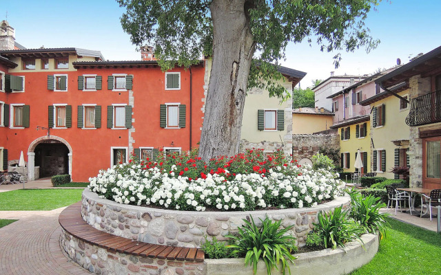 Apartment in Lazise with communal pool