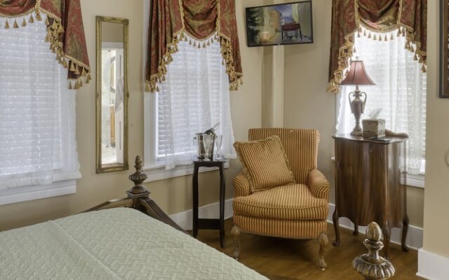 Victorian House Bed & Breakfast