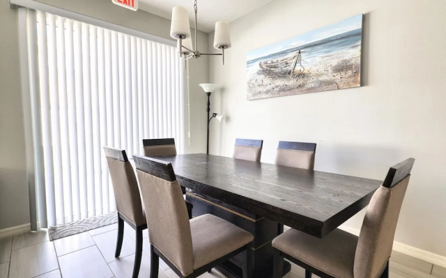 Cinthia s 4-bed Compass Bay Vacation Townhome